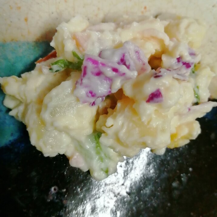 紫キャベツ入りポテトサラダ